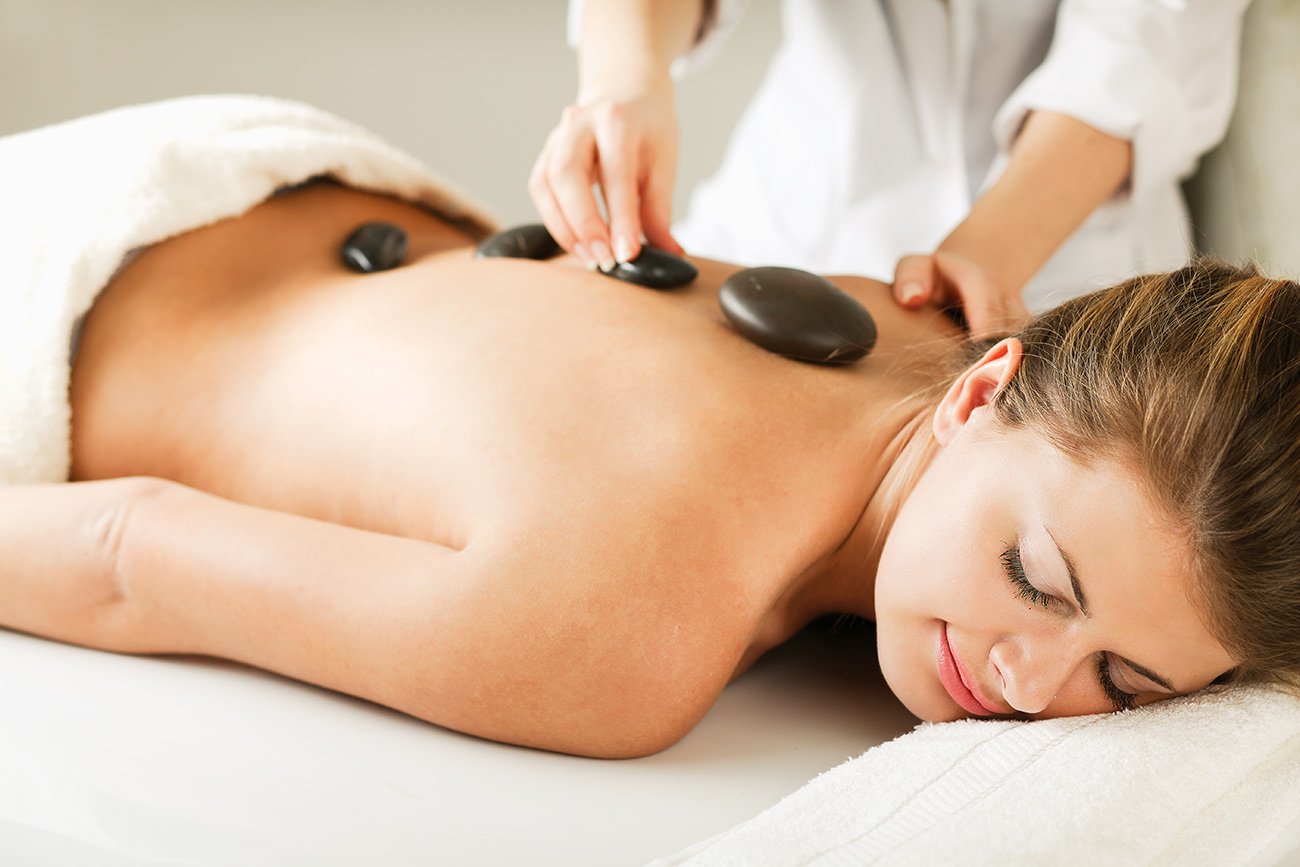 tahitian-stone-massage-mahana-spa