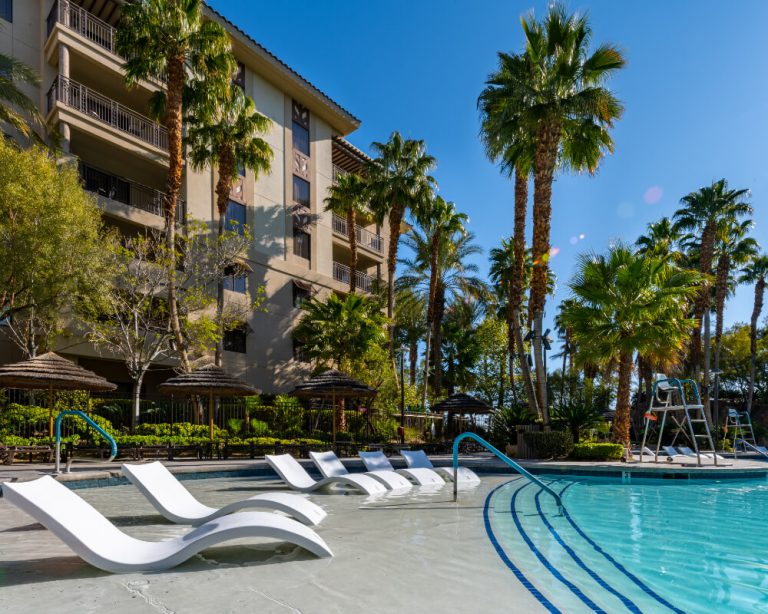 chairs in pool las vegas